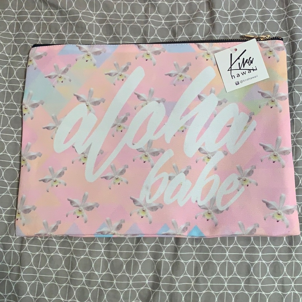 NWT ~approx 9” x 12” Kira Hawai’i Aloha Babe Clutch